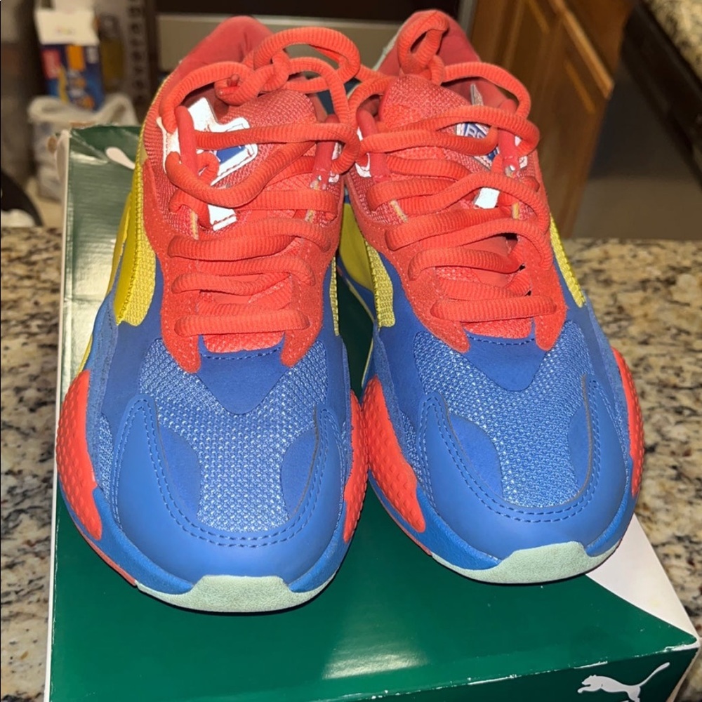 Puma size 6.5y ships with box